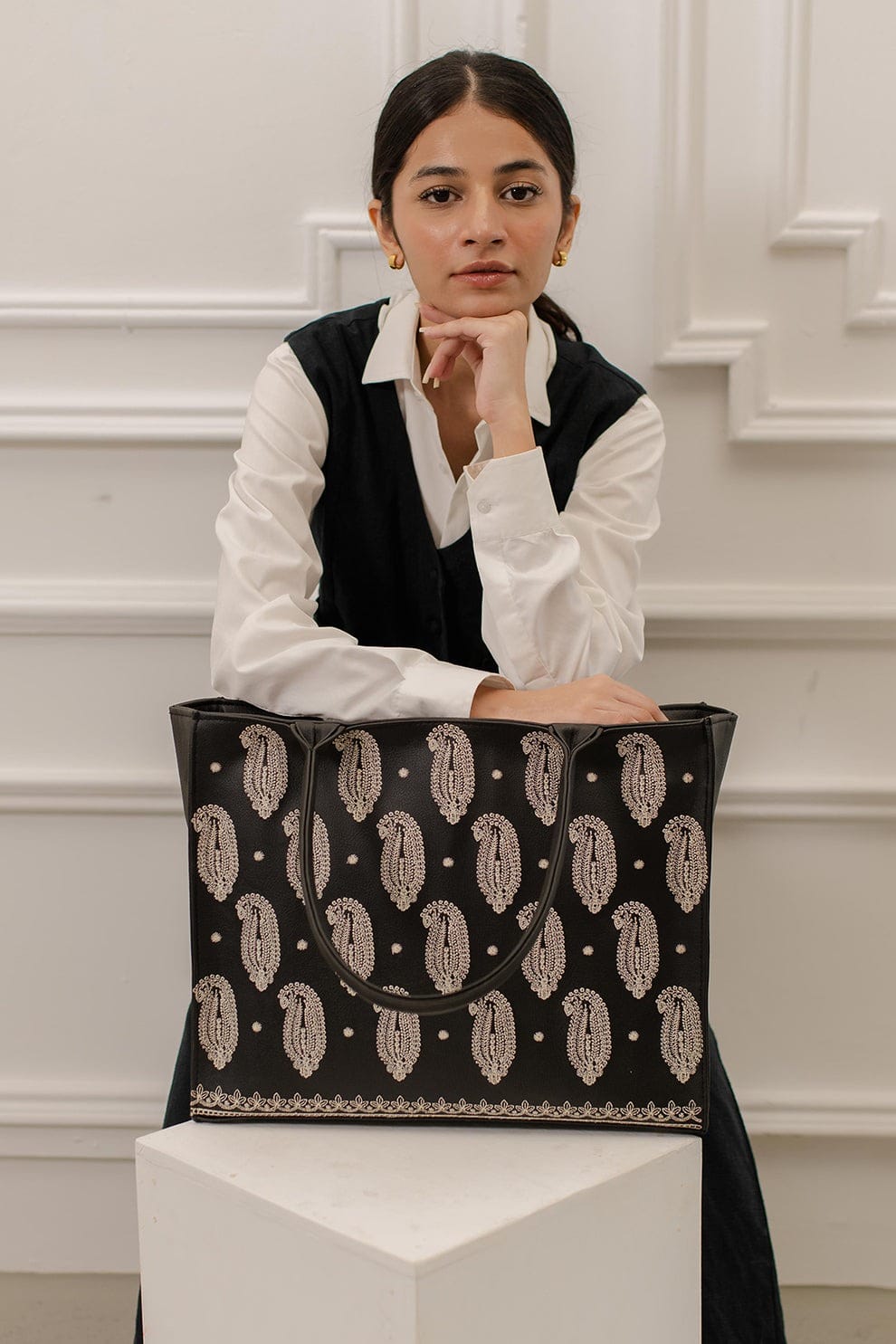 EMBROIDED LEATHER TOTE BAG