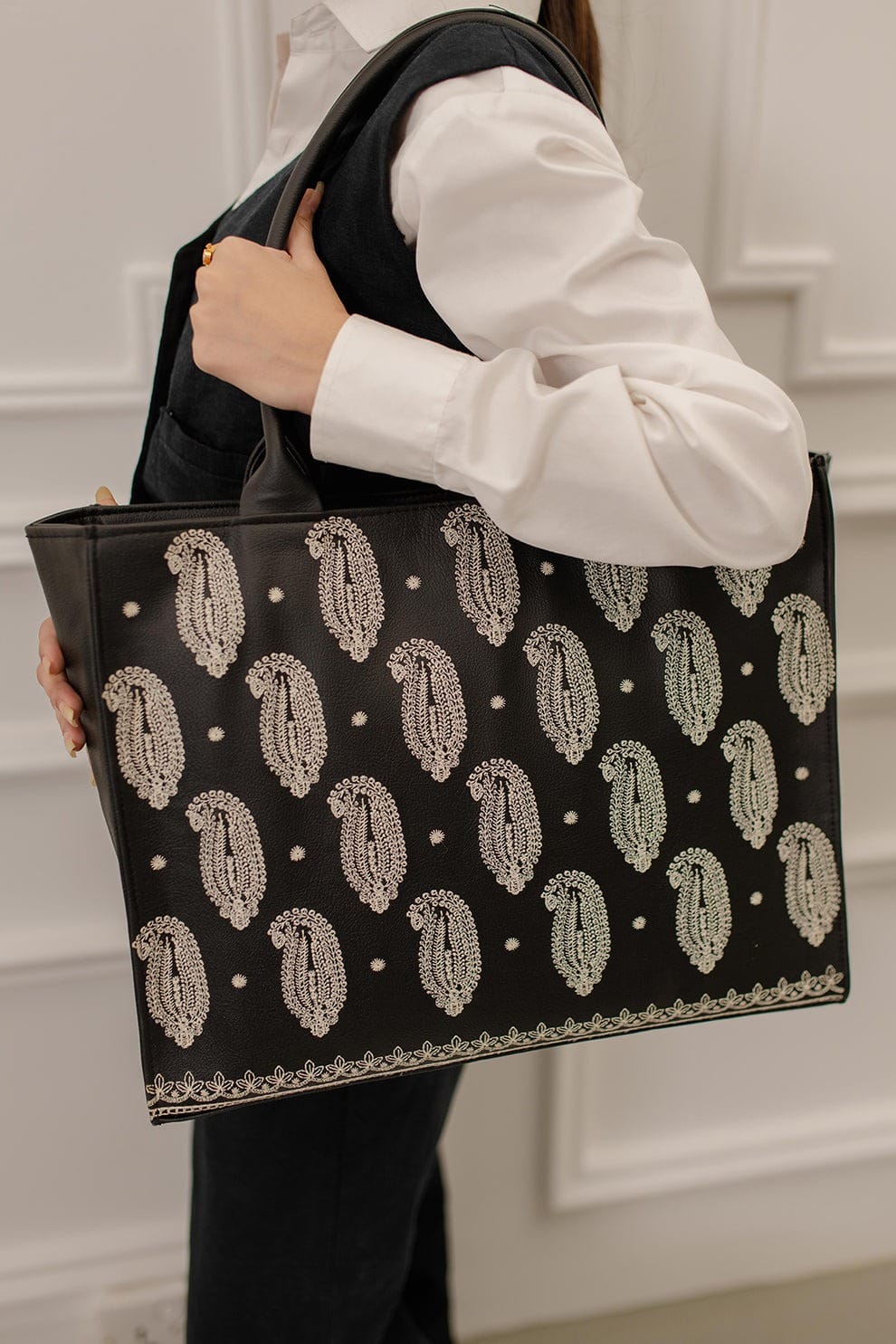 EMBROIDED LEATHER TOTE BAG
