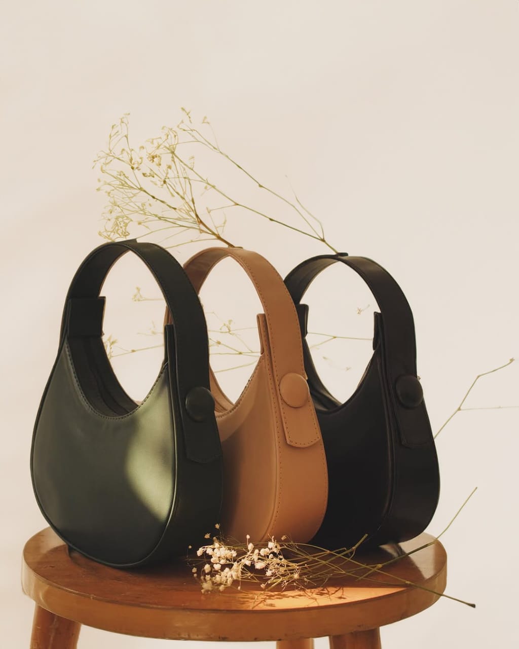 CROISSANT HAND BAG
